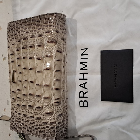 New Brahmin Daisy wristlet - Picture 9 of 9